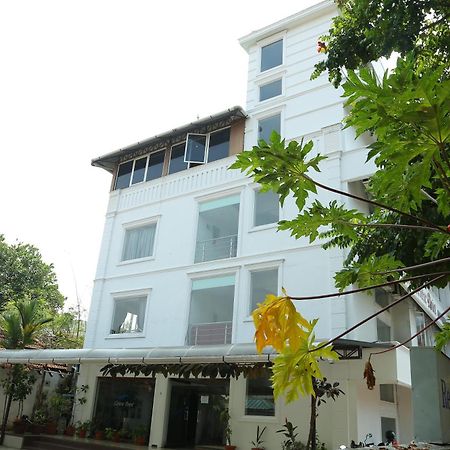 Centre Point Hotel Kochi Екстериор снимка