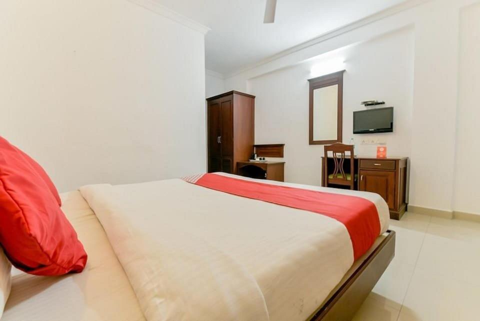 Centre Point Hotel Kochi Екстериор снимка