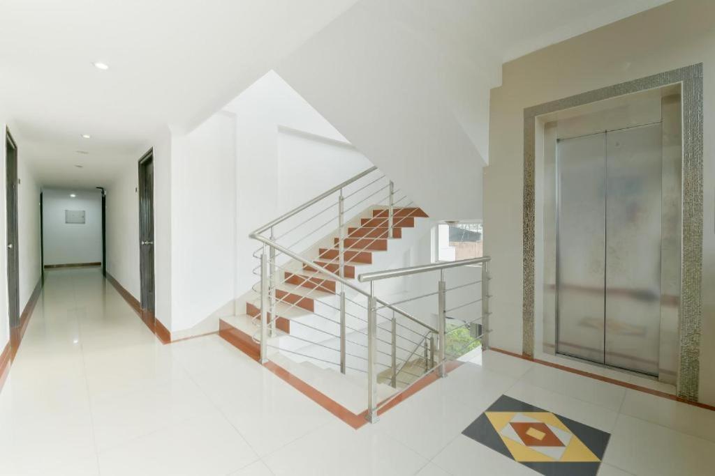 Centre Point Hotel Kochi Екстериор снимка
