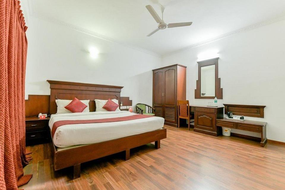 Centre Point Hotel Kochi Екстериор снимка
