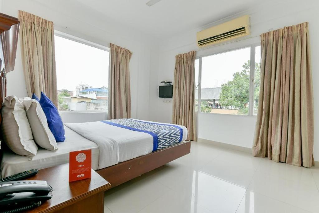 Centre Point Hotel Kochi Екстериор снимка