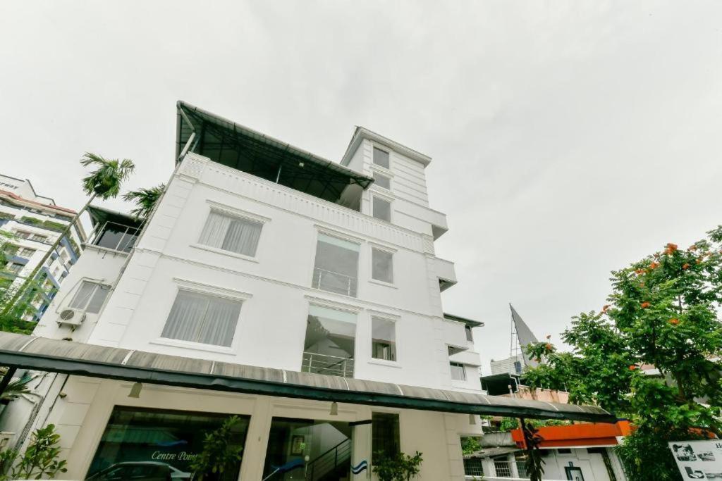 Centre Point Hotel Kochi Екстериор снимка