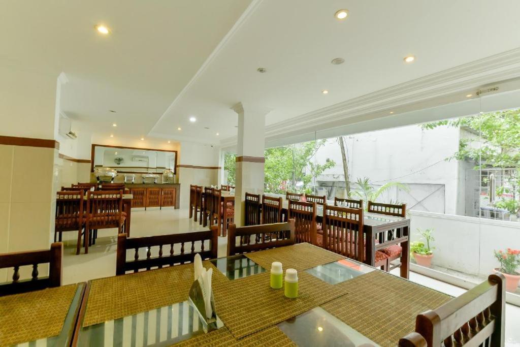 Centre Point Hotel Kochi Екстериор снимка